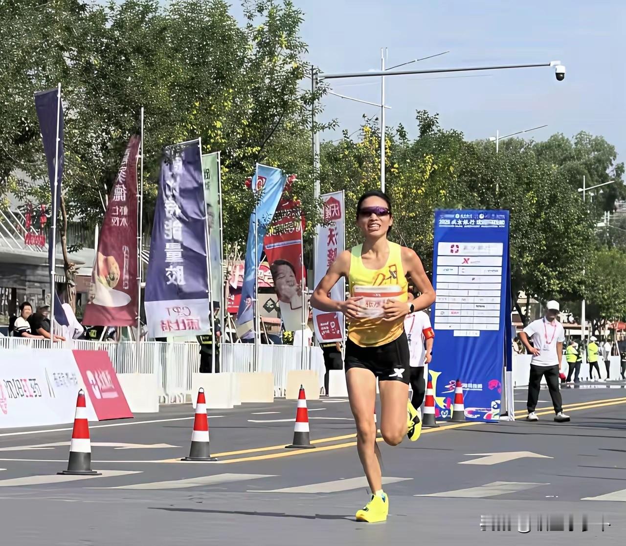 【祝贺！张水华斩获2026沈阳马拉松女子季军】
热烈祝贺张水华，在2026沈阳马拉松赛场奋力拼搏，拿下国内女子组季军，最终完赛成绩2小时38分！
​​从赛道实拍画面可以看到，全程她步伐稳健，斗志昂扬，迎着沿途观众的呐喊一路向前，全力冲向终点拱门。
 
2小时38分，这是张水华在沈阳交出的答卷。