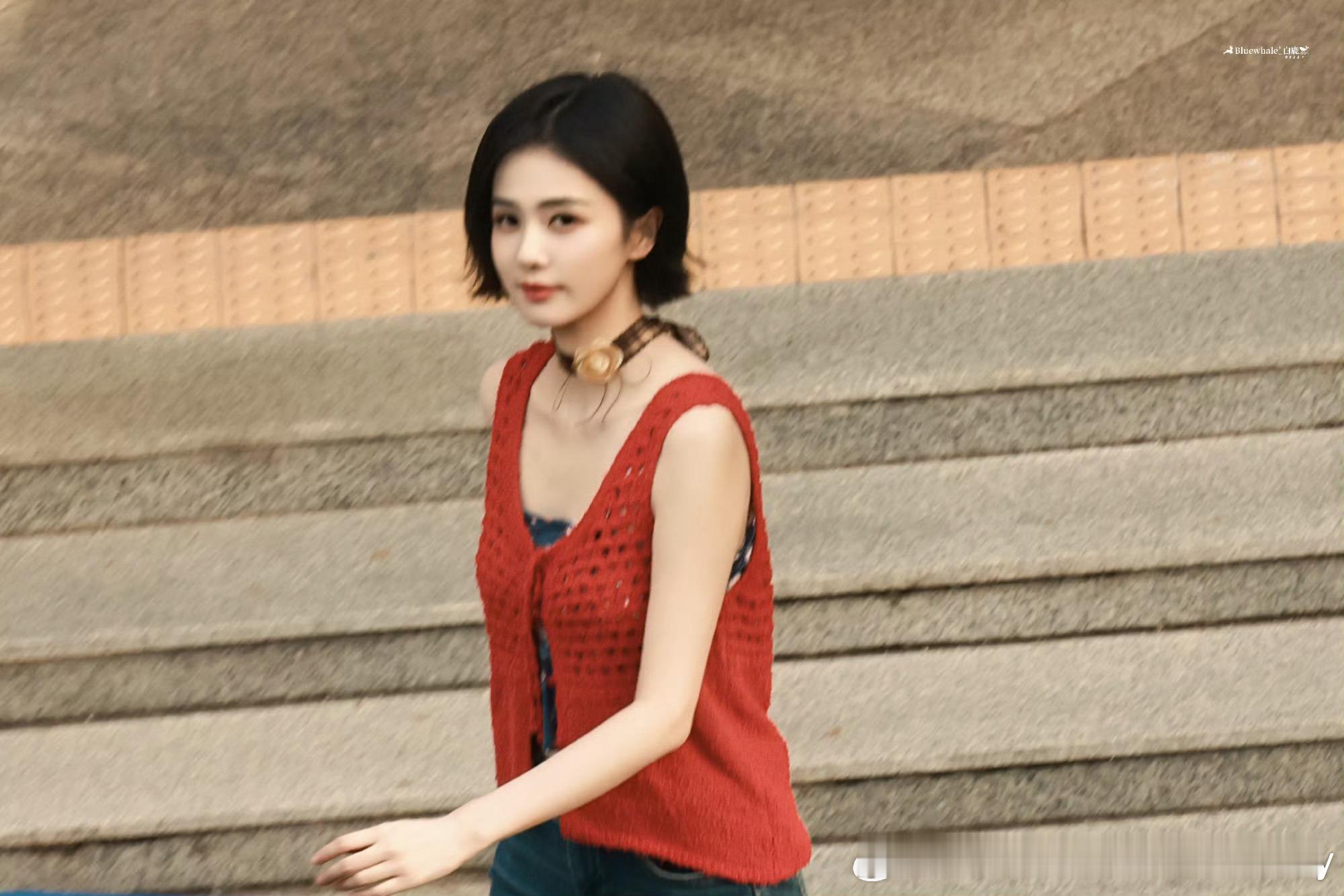 [超话] 🦌   “我将你写进书里，掀开书页，字迹在阳光下发光，熠熠...