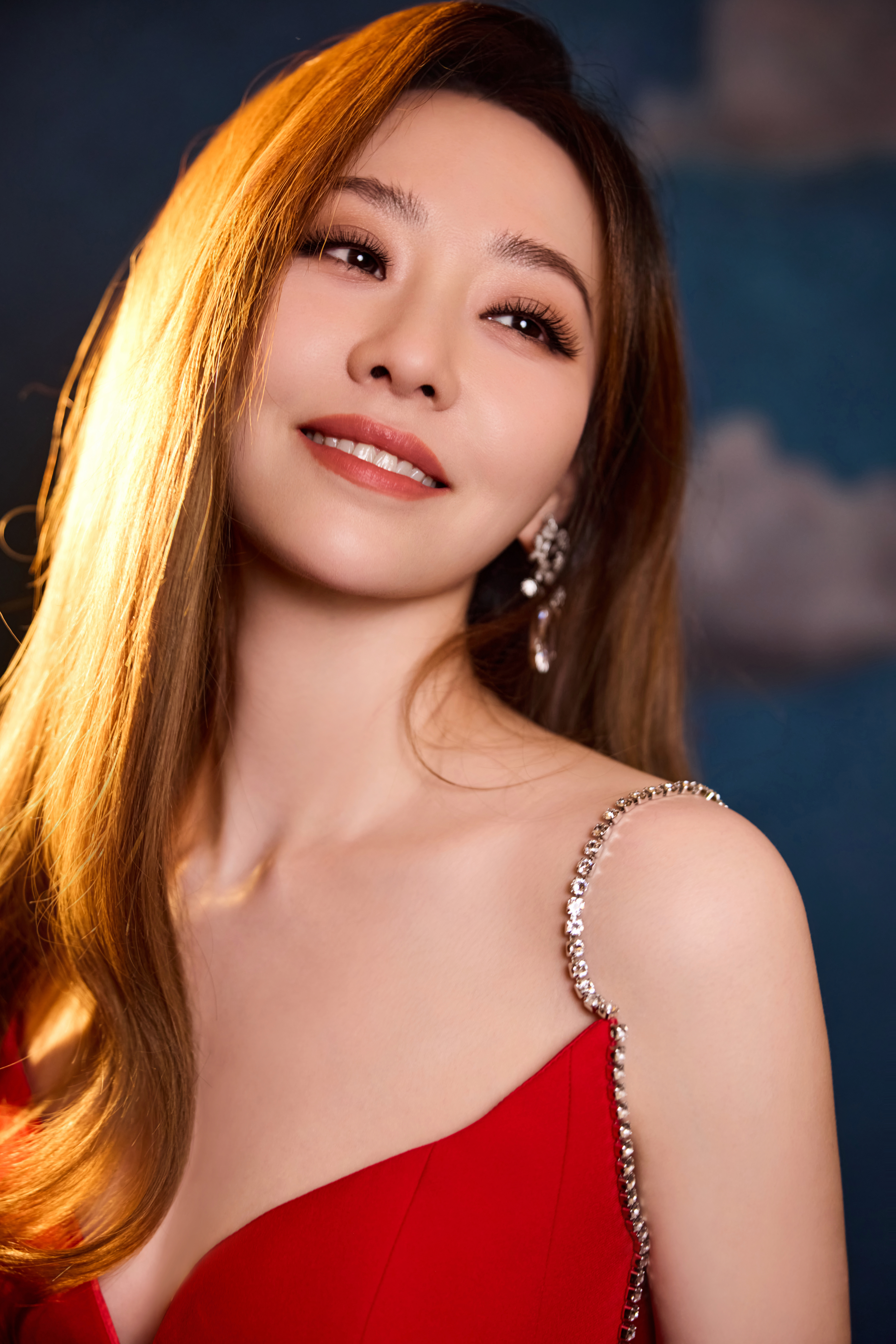 #张靓颖[超话]# 💙
属于玫瑰的欢呼永不缺席，她自会明艳热烈​