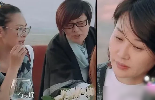 原来许晴当年在花少，被最信任的人当众背刺了。
土耳其鸿门宴那次，许晴把毛阿敏当唯一精神支柱，俩人初期互称宝贝亲得不行。毛阿敏为了不被划入许晴的不合群阵营，两次当众无视许晴要钥匙的请求。
许晴事后崩溃痛哭，之后俩人关系彻底变味。毛阿敏对她的称呼从宝贝改成疏离的这姐们，许晴表面维持体面，内心早就划清