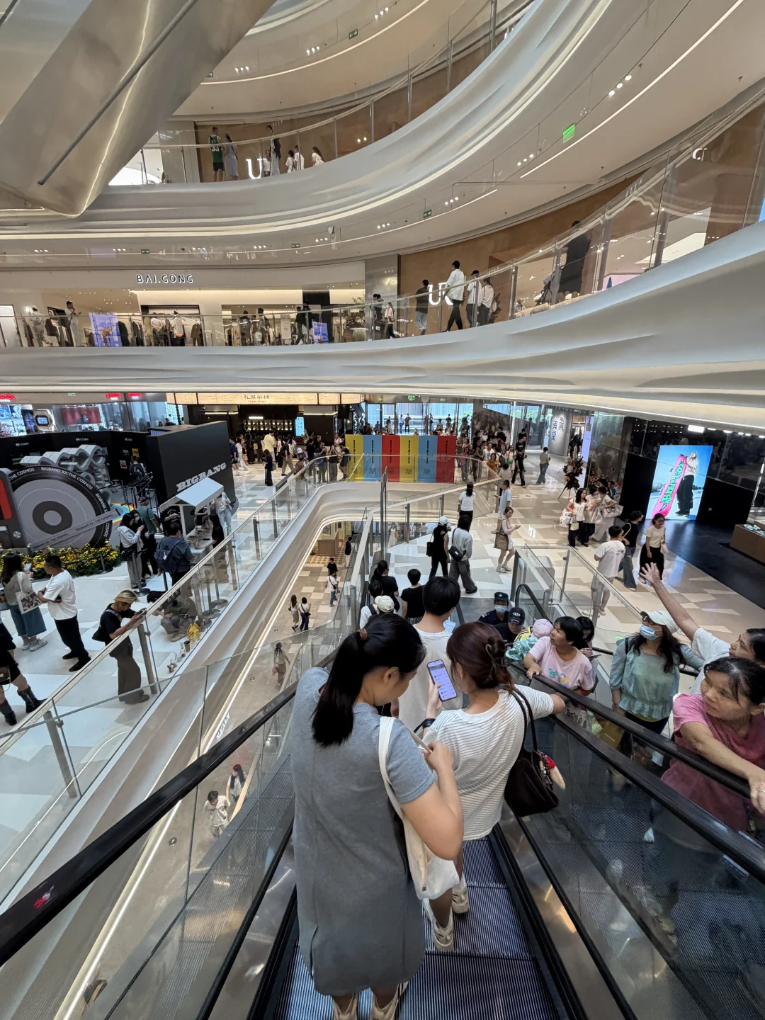 广州人都不用上班的吗！！！！！！
