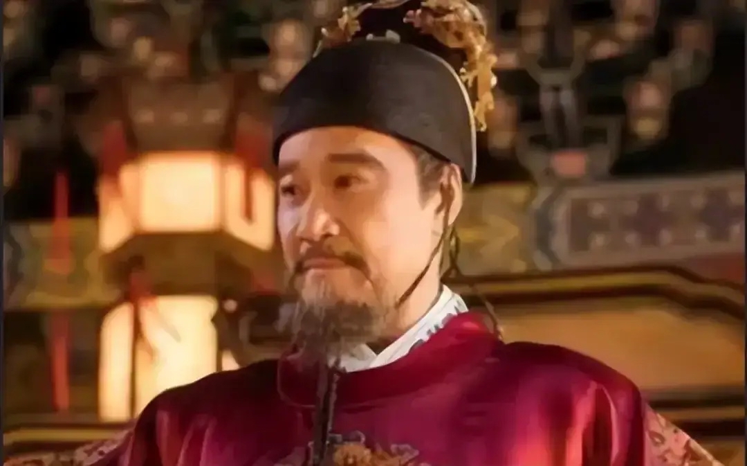 明朝的4次皇位转移：

1，朱棣靖难之役，取代建文帝朱允炆

朱元璋去世后，把皇位传给皇孙朱允炆，朱允炆忌惮藩王势力，强力削藩，燕王朱棣打着“清君侧”的旗号，发动靖难之变，建文帝下落不明，燕王武力夺位成功，就是永乐大帝。

2，朱祁镇夺门之变，赶下景泰帝朱祁钰

土木堡之变，朱祁镇被俘，朱祁钰临危受