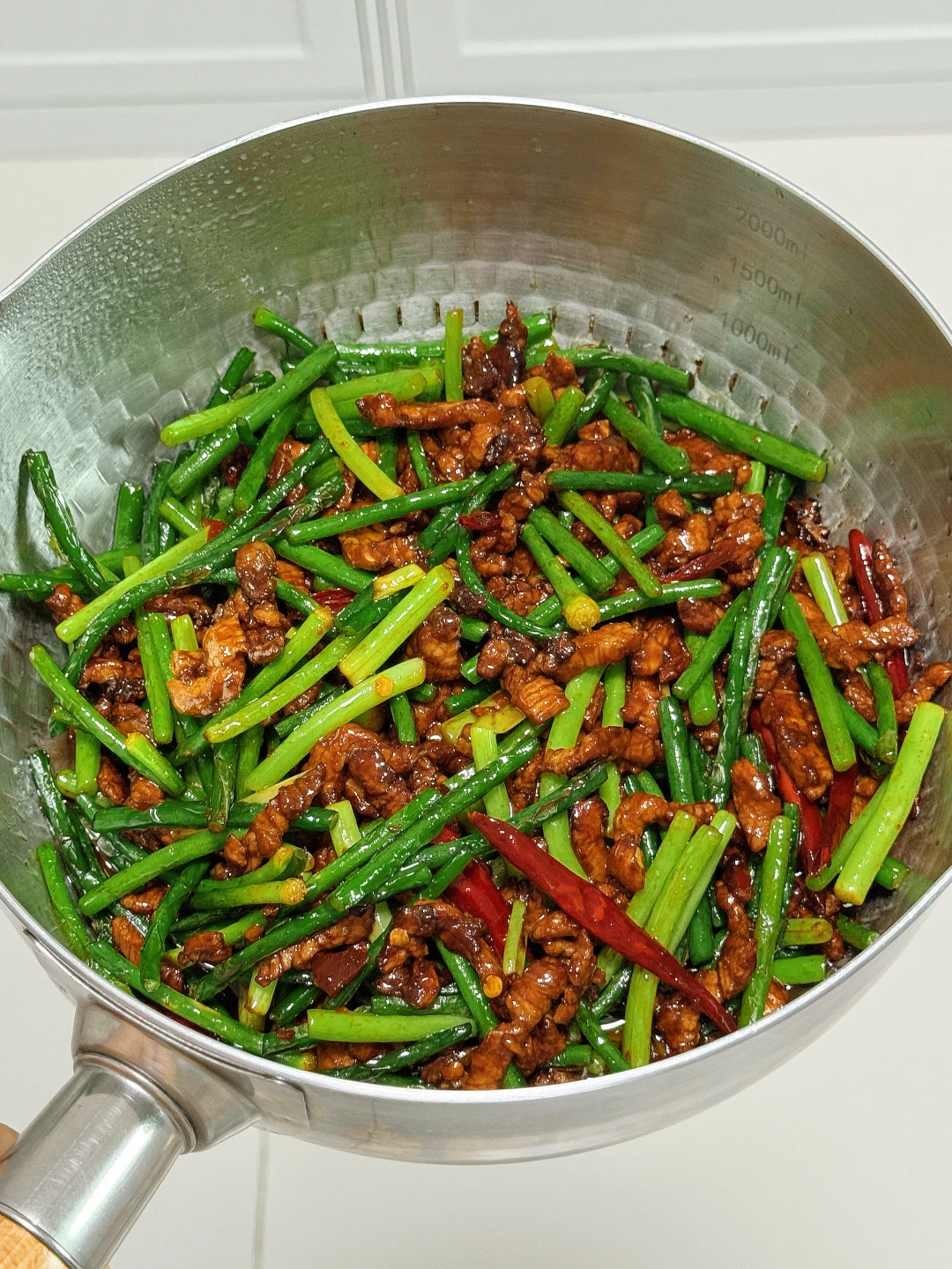 谁懂啊？蒜苔炒肉丝吃一次爱一次！🥩🥩🥩