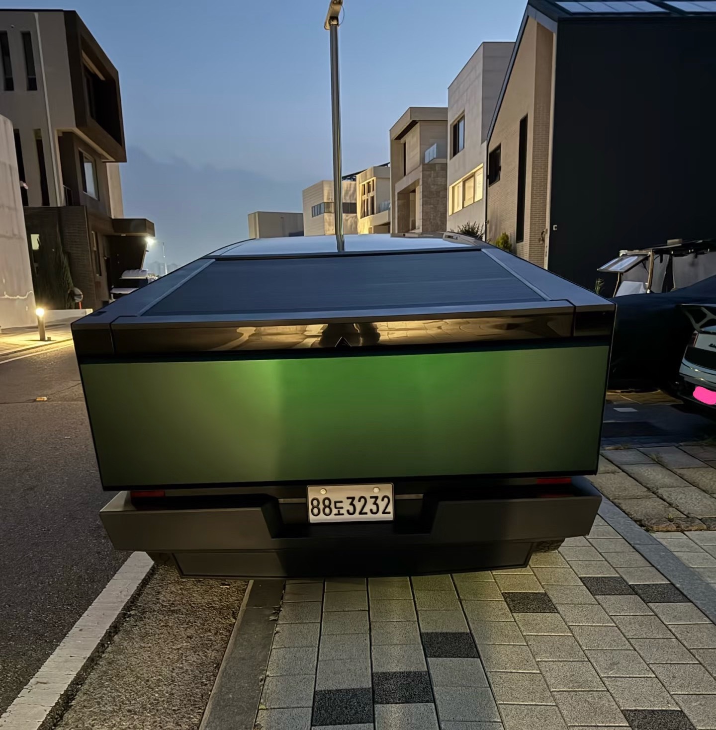 长这么大以来第一次有了自己想买的车。之前在街上看到过一次。我是真的想要...
