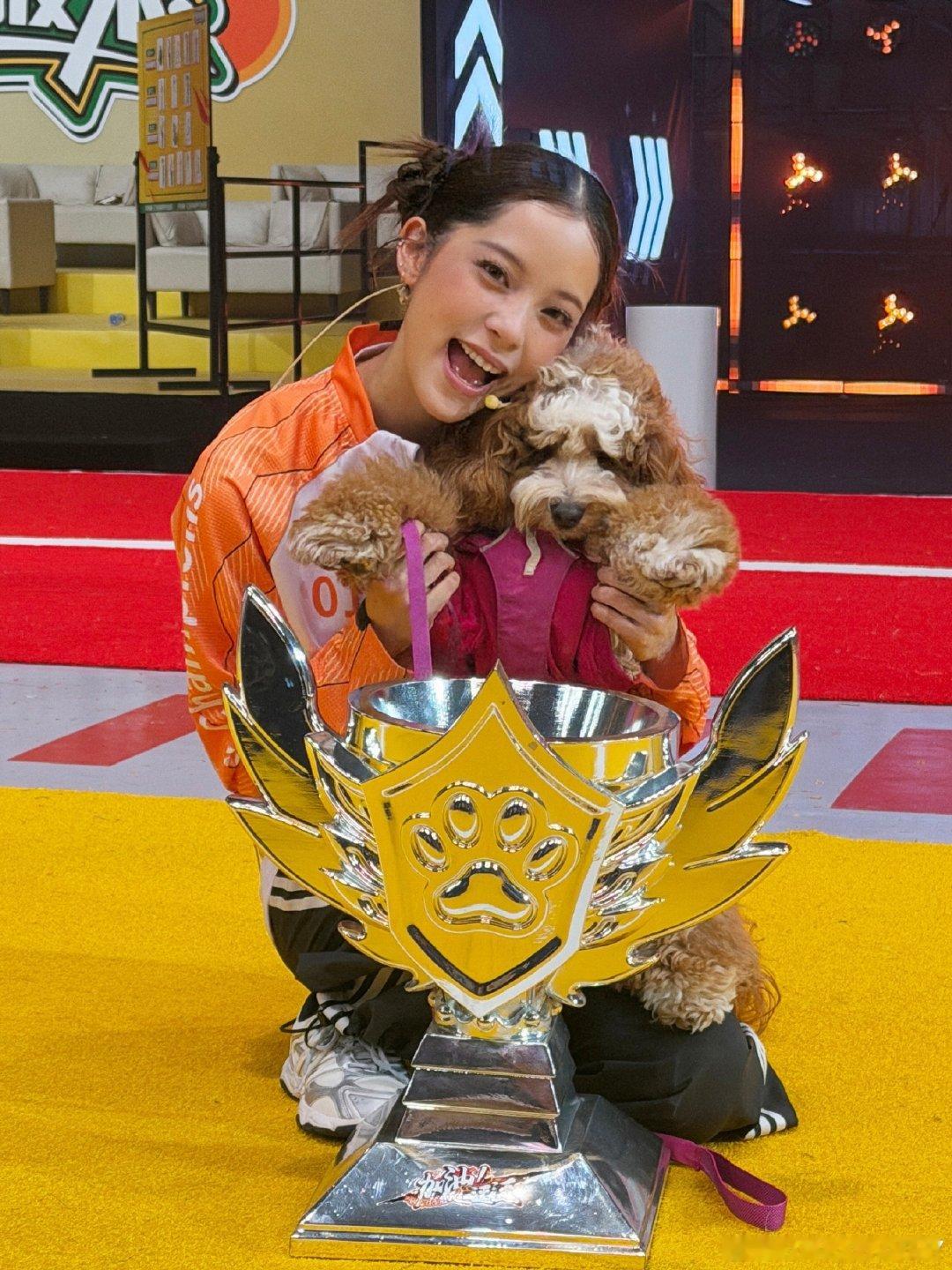 #欧阳娜娜[超话]#  
汪汪队🐶立大功！
娜Moo厉害呢🏆～

#欧阳娜娜##娜些日子##na的来电##宝藏女孩欧阳娜娜# ​