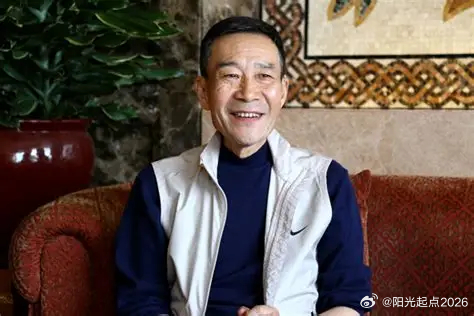 [微风]一个人的眼神和面相是骗不了人的，从李老师的面相和眼神里我们看到了他本人坚守的善良与坦荡。有些人总说自己信佛，敬佛，但是脸上全是算计，为自己谋好处，做了坏事还找各种理由为自己掩饰，所以为什么说自己信佛，是心里害怕，希望在佛那里换得心安。每个人的眼神和脸都是岁月和心性留下的痕迹 ​