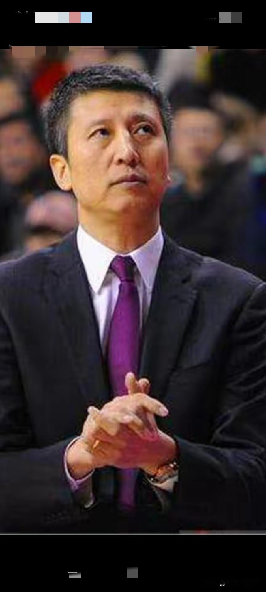 郭士强两度出任中国男篮主教练，率队夺得过亚洲杯亚军，这是郭士强带领国家队最好成绩。亚洲杯失利日本男篮后，众多球迷又把杜峰拉了出来，有赞成杜峰替换郭志强的建议。杜峰中国男篮期间 ，创造了中国男篮亚洲杯历史最差成绩，这也是当初杜峰国家队下课的主要原因和阴影。这次呼吁杜峰的球迷，唯一拿出手的资本就是，杜峰