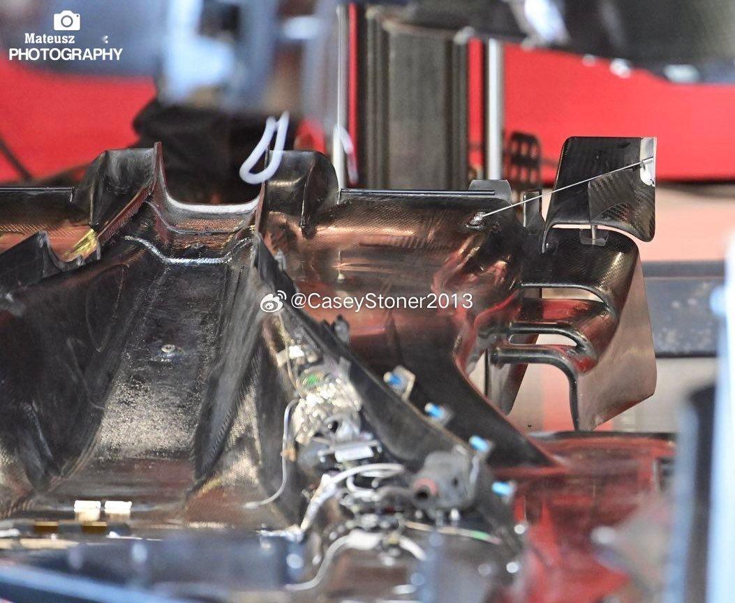 #F1[超话]# 
法拉利赛车底板的尾部区域
#F1# ​