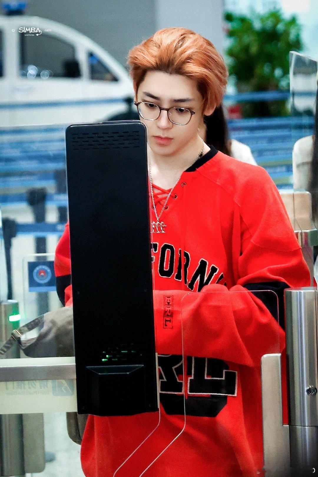 #侯明昊[超话]# 
小猫要去澳门彩排啦 期待湾区升明月～
大背头造型太帅了 许愿返场[哇]
#侯明昊将亮相大湾区中秋晚会# ​