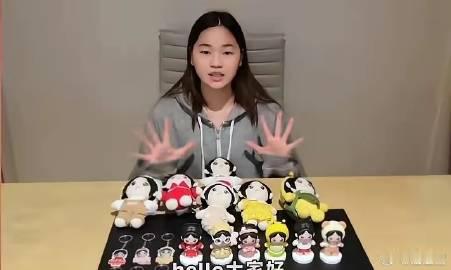 7月24日，全红婵发布最新视频。视频中的婵宝，瘦了好多尖下巴都出来了...
