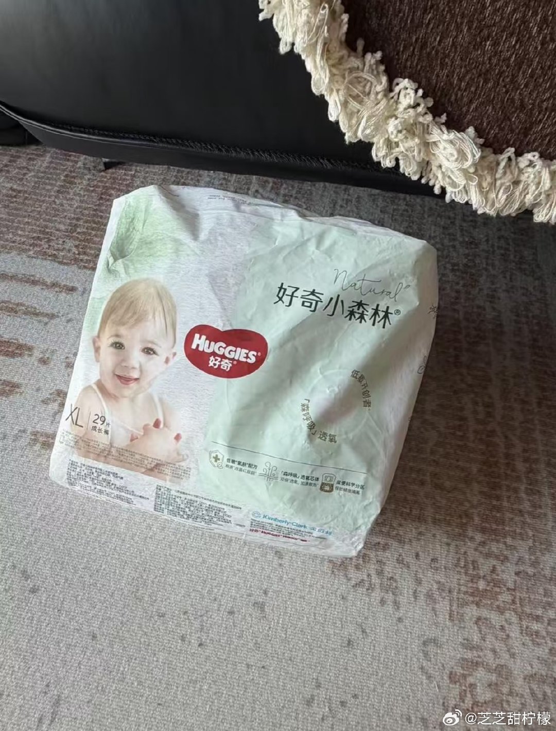 从孕期囤货开始，我就选了好奇。也说不上为什么，可能就是眼缘，也可能听朋友提过。

这次甲酰胺风波出来，说不慌是假的。半夜喂完奶，我抱着手机到处翻消息，越看越睡不着。当妈的人应该都懂，平时大大咧咧，一遇到娃的事就立刻变敏感！

今天看到联合调查组公布的调查结果，没检出甲酰胺，国标也都符合。#纸尿裤甲酰胺问题调查结果##好奇纸尿裤被澄清# 

我拿着手机愣了几秒，然后笑了。那种如释重负的感觉，真的只有当妈的懂。

好奇官方说没问题，我就放心了。至少这次，没让我们白等，家里那几包继续用。