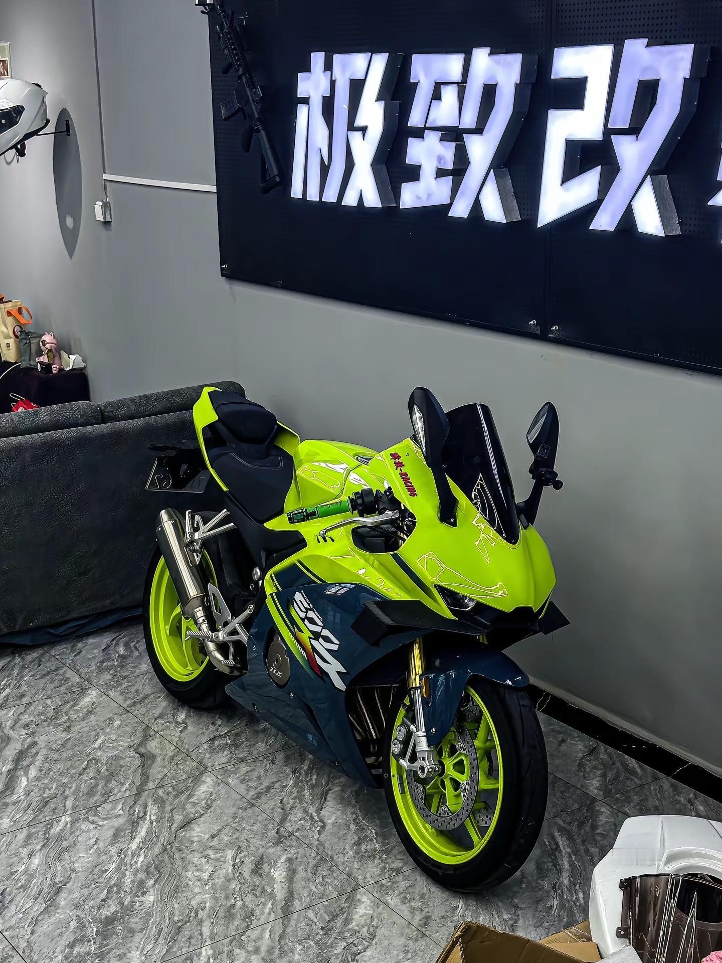 Green张雪真硬啊。张雪500rr 改装升级 机车