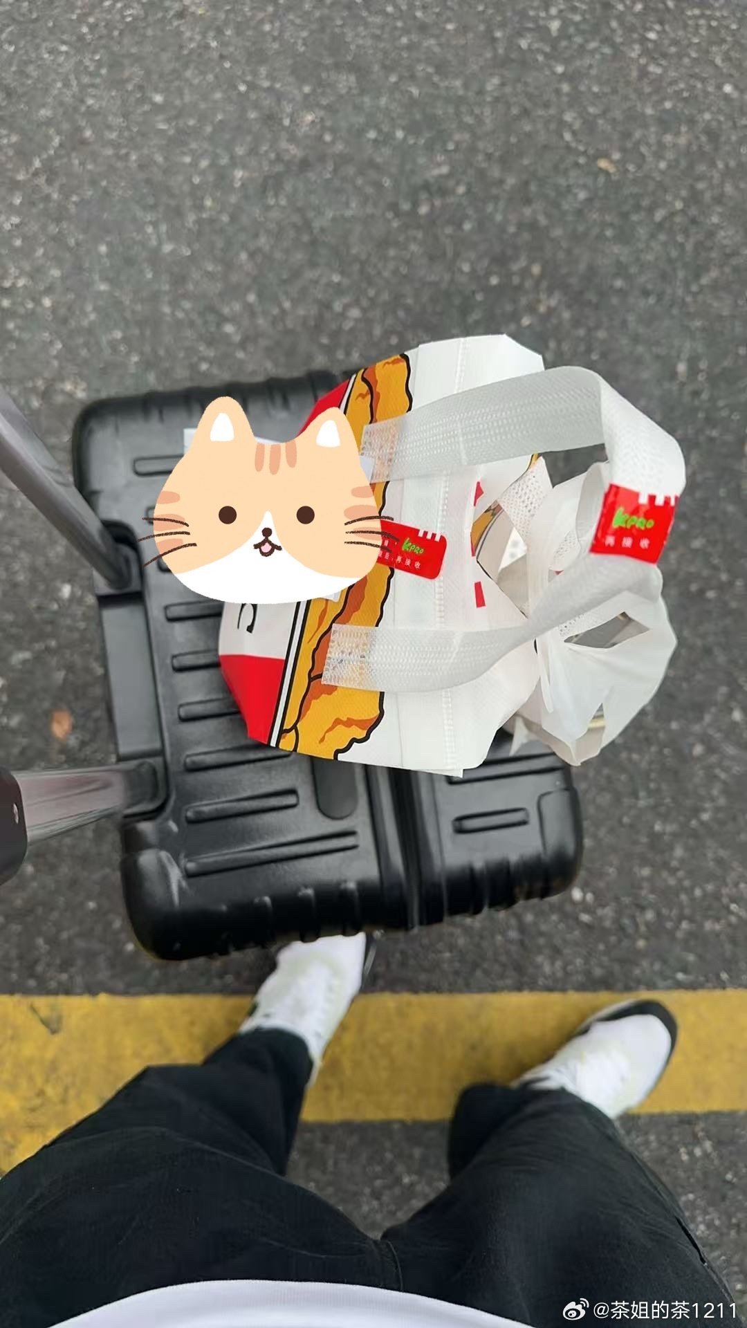 我家大学生要回来了[打call]，开心😃
去了三天又回来，折腾啊[笑cry]
6点多的高铁，10点多钟到，可以在家呆7天，爽歪歪，明天辣椒炒肉，吃起，今天的短线，够好几顿的了[二哈] ​