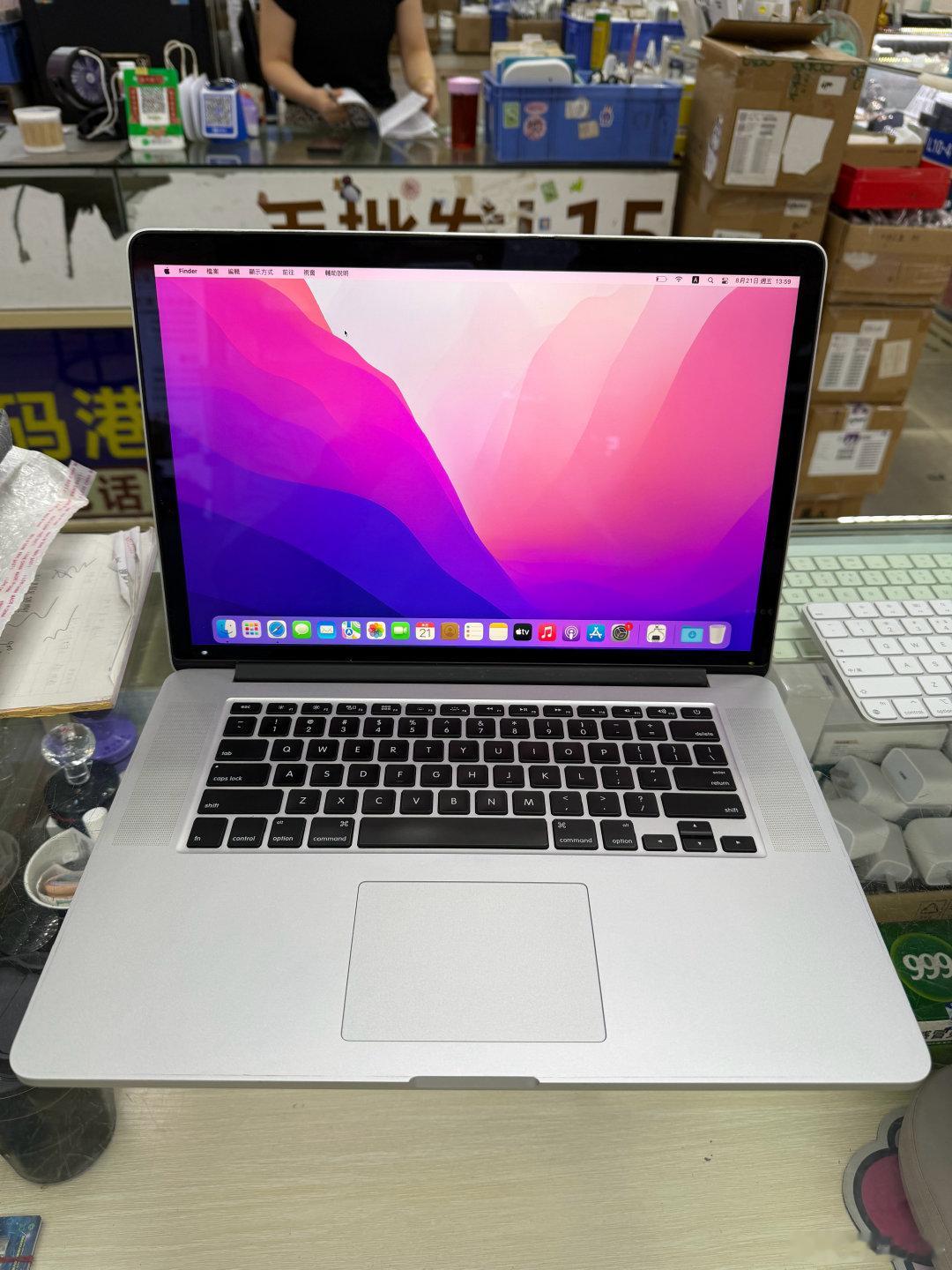 苹果15.4英寸办公本MacBook Pro ，型号LQ2视网膜屏2k屏幕，2.2主频  i7四核处理器 16G运行 256G固态 原装97新，1880 ​