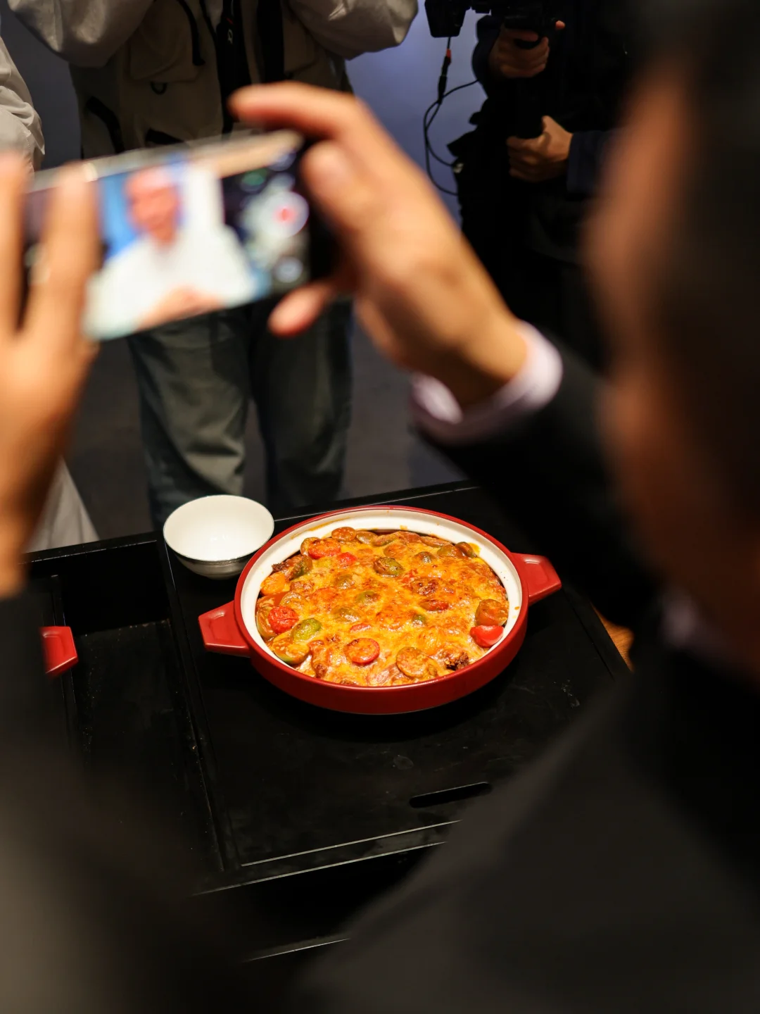 你在宴会厅拍邵师傅，我在盯着猪排饭👨‍🍳