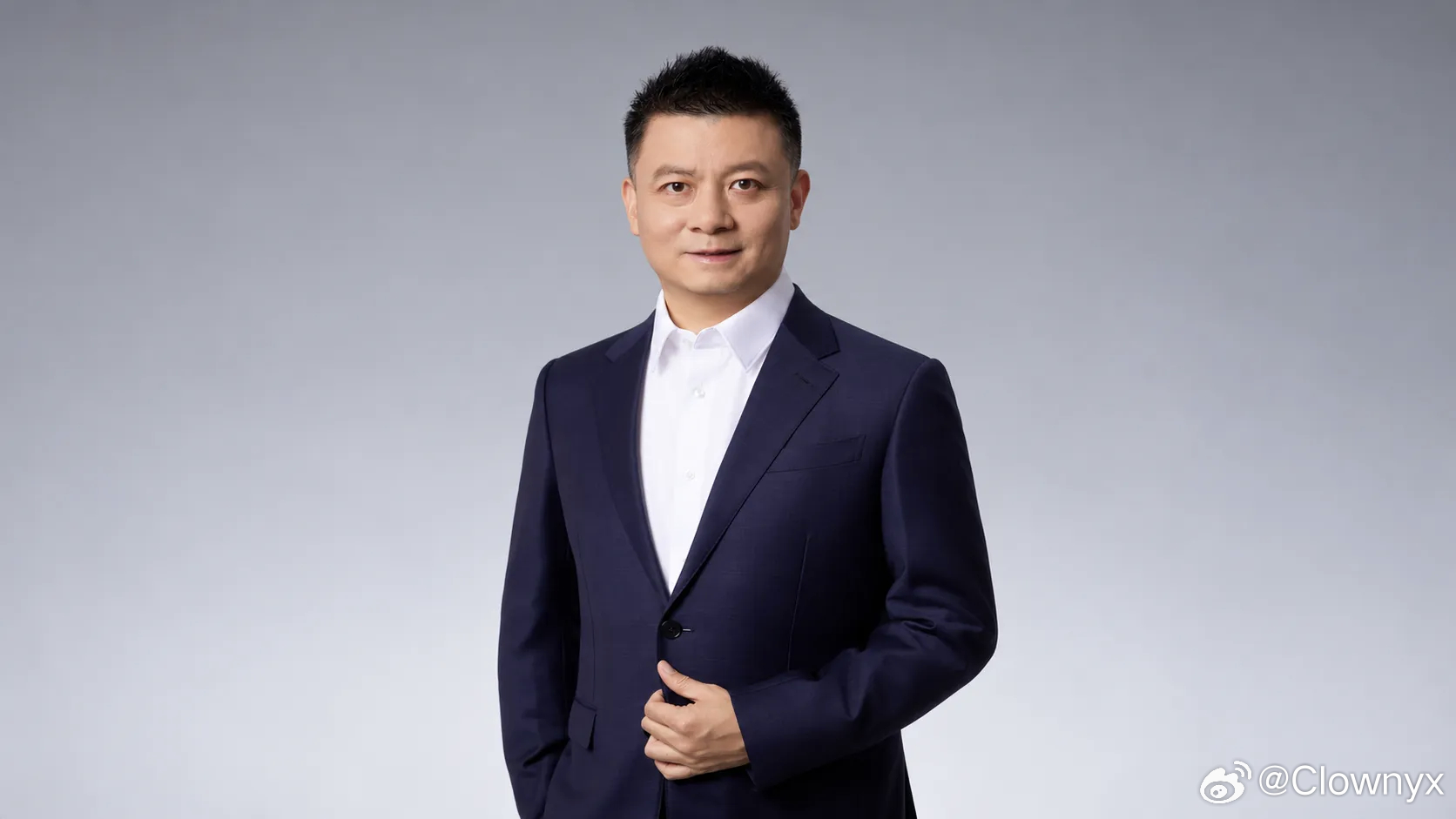 #奥迪中国迎来首位中国籍总裁#

奥迪这次换帅，是很有标志性的一步

张俊是圈内少有的，既深耕过奥迪体系、做过海外豪华品牌，又带队国产车企出海闯欧洲的管理者

在新能源冲击之下，传统豪华品牌终于意识到中国市场的竞争，不能只靠德国总部远程指挥。

启用熟悉本土战局的中国籍负责人，目的就是缩短 ​