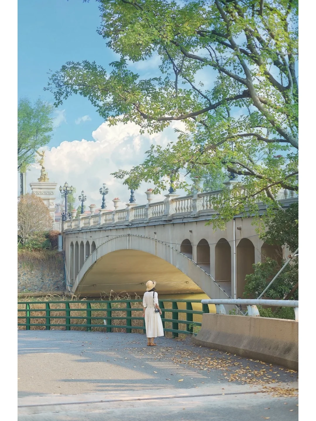 美爆了❗️武汉塞纳河畔野餐，假装在国外！