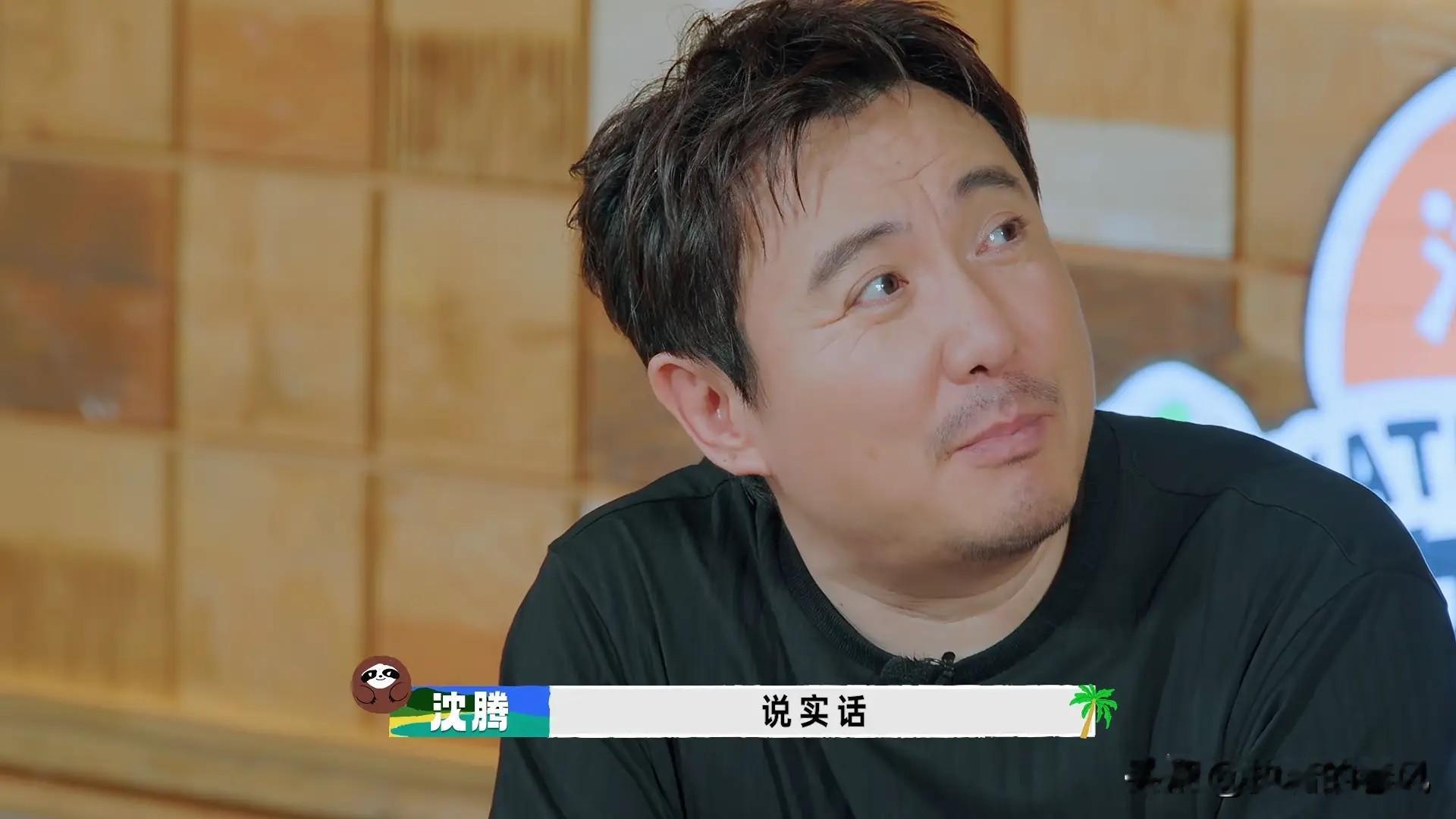 依旧是一贯的搞笑风格，不愧是资深喜剧人，对着王楚然完全是一副女儿奴的模样，实打实把王楚然当成自家小姑娘疼，其余的嘉宾全被他当半大小子看待，对着他们全是嘴上不饶人的模样。到头来还是一群小年轻逗着老头玩，现在出发第四季 沈腾生图