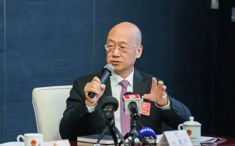 上海两会：网约车抽成风暴与司机生存困境 最近上海开会了，就那个两会，代...