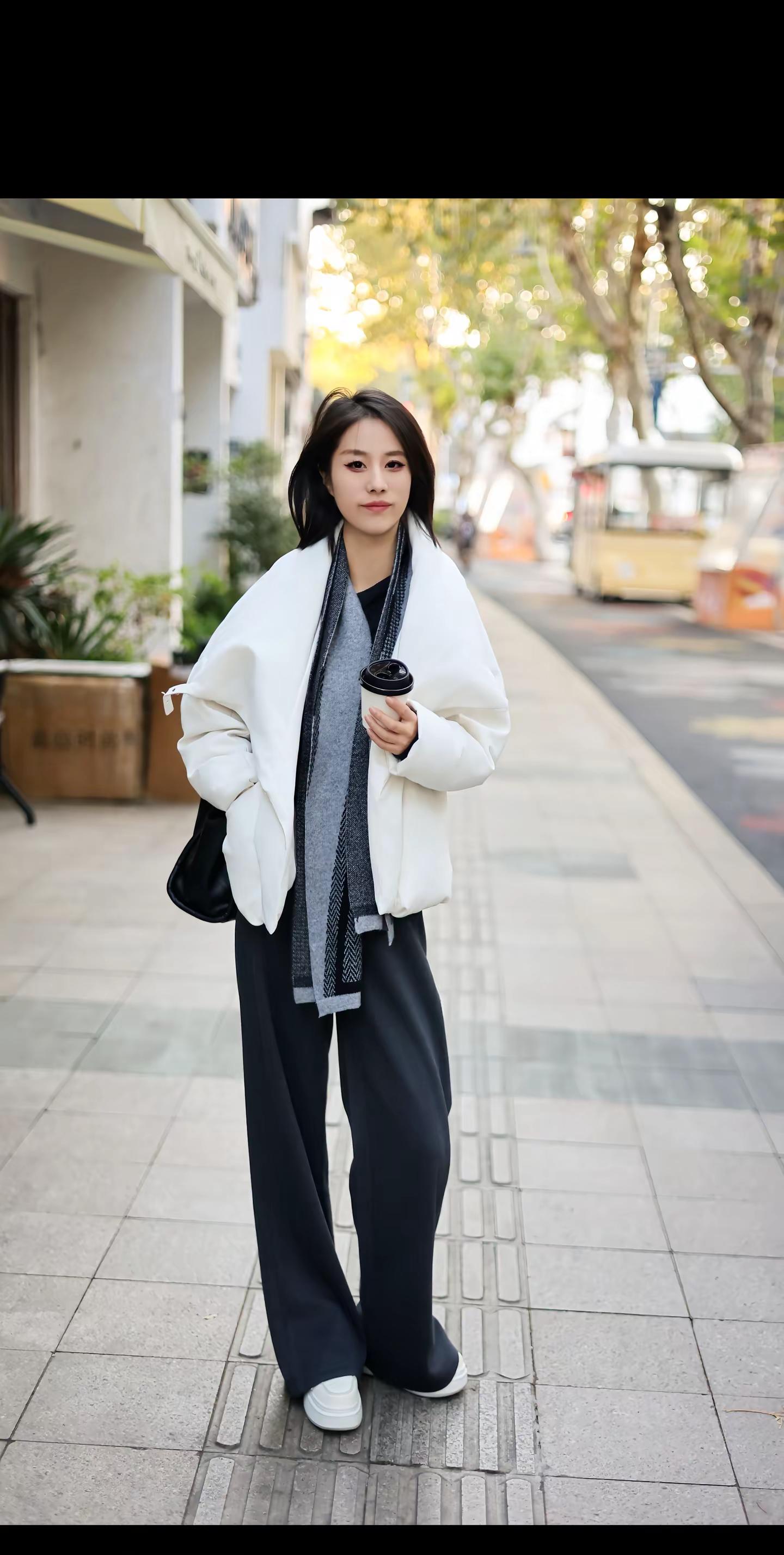 <p>时尚搭配服装 女装时尚穿搭 出街穿搭 街拍小姐姐穿搭秀 街拍时尚...