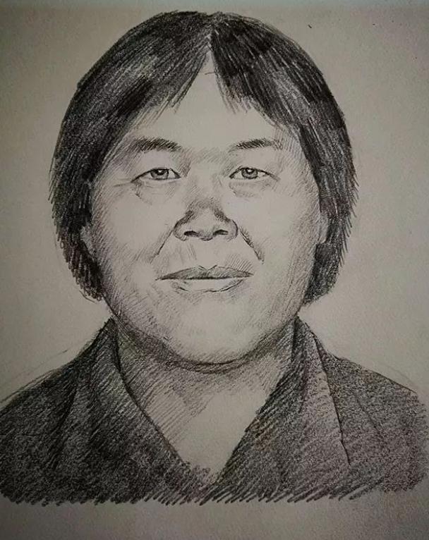 “梅姨”案终于等到新消息了，这次曝出来的是年龄。

说真的，之前大家都在猜她到底多大，因为这事儿直接关系到能不能判死刑。今天算是明确了——不到71周岁。也就是说，她没到75岁那个槛。

可能有人不太清楚，按咱们《刑法》，审判时满75周岁的，一般不适用死刑。现在她不到71，申聪的代理律师也出来说了，这