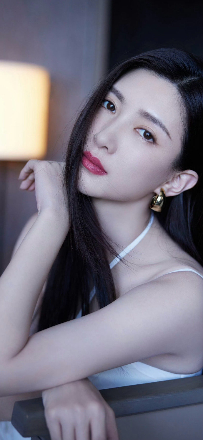 江疏影白裙写真壁纸#娱乐分享馆[超话]##壁纸[超话]# ​