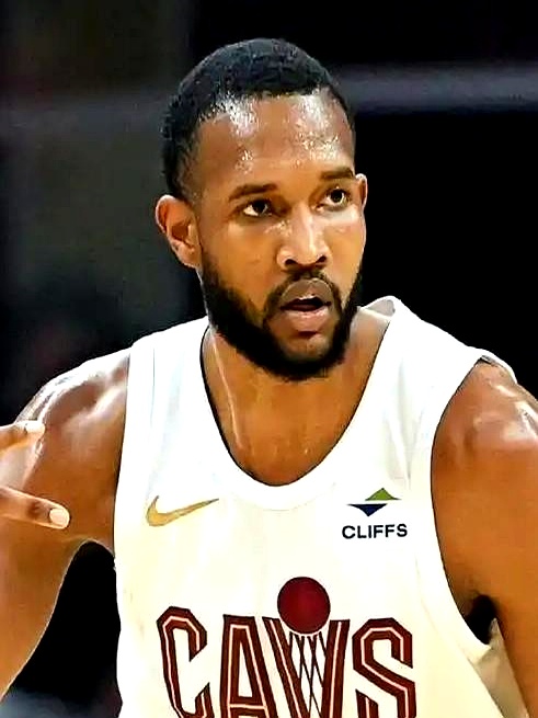 猛龙命中率低到创纪录，居然还赢了球，真是活久见。    客场打猛龙，骑...