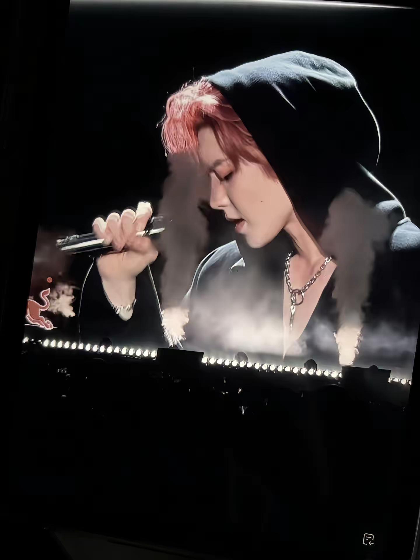 侯明昊你还是太权威了 侯明昊 演唱会大屏的神