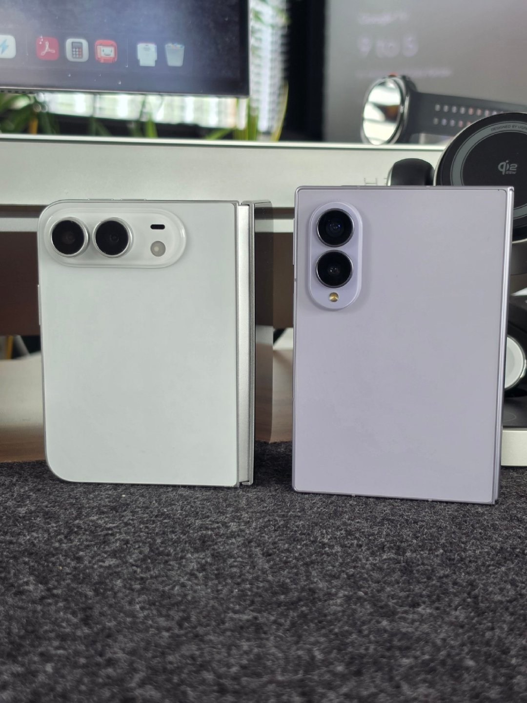 #iPhoneUltra正面首次曝光#打开的时候挺好看，折叠的时候有点丑[笑cry]对比三星，你更喜欢哪台[笑而不语] ​