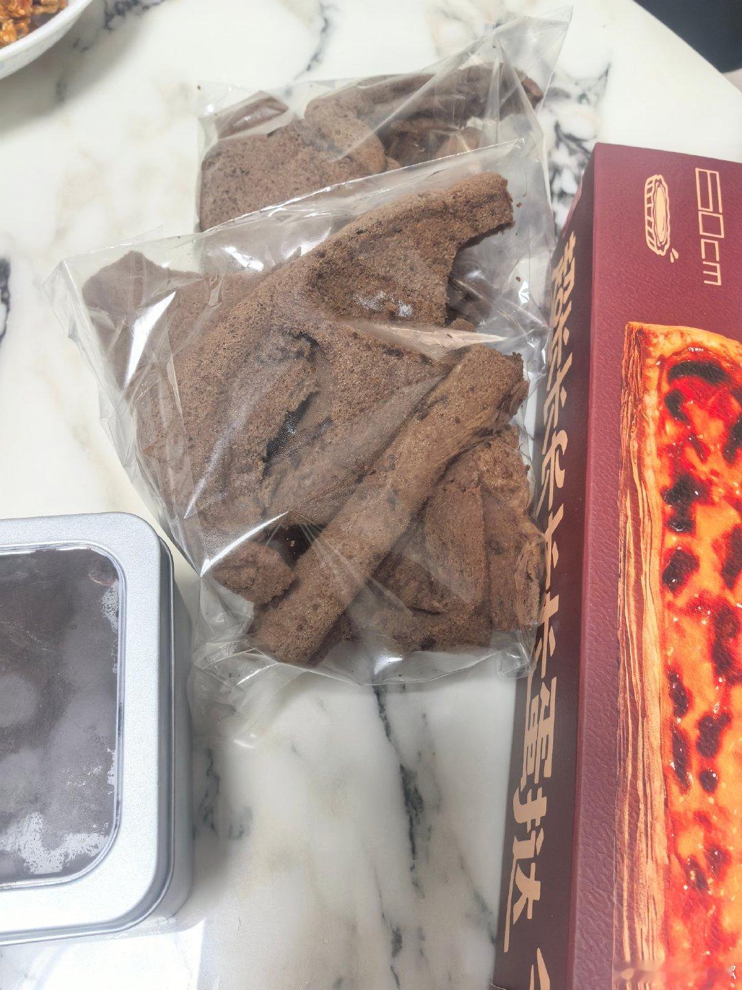 #新加坡控糖和控烟草一个级别#
今天去面包店买了一大堆巧克力制品，发我一大家子都是巧克力控。大爱巧克力。 ​