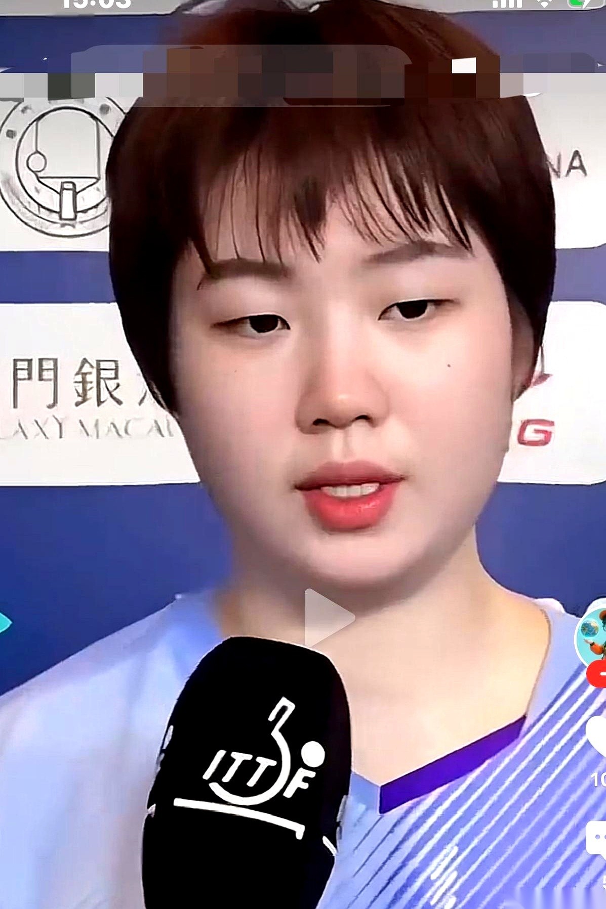 刚公布的亚锦赛国乒参赛名单，让不少球迷的目光停住了。
孙颖莎不打，王曼昱不打，陈幸同、何卓佳也放弃了资格。
主力集体缺席，名单最显眼的位置，换成了小将蒯曼。不仅要出战，她还要一个人挑起女团、女单、女双整整三项大梁。
对面日本女队可是主力全员集结，明摆着是奔着冠军来的。
再看国乒这边，除了王艺迪一人压