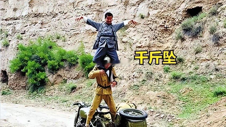 抗日神剧里那些愚弄观众的弱智镜头
性质可比郭德纲乱改红歌恶劣多了
完全是把观众当没常识的傻子耍 ​