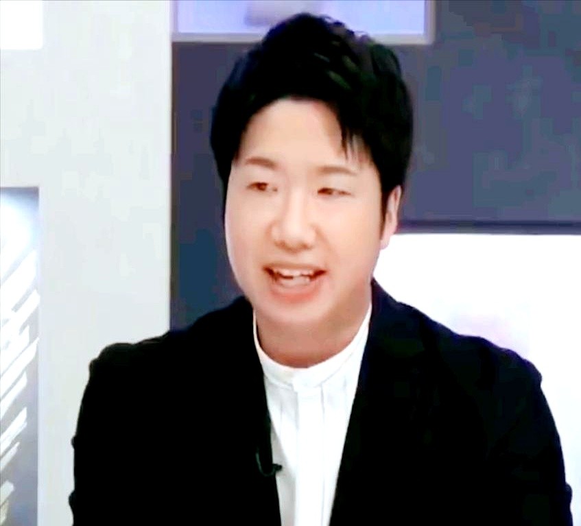 水谷隼又放话了，这次他直接在节目里点名中国男乒“实力偏弱”，只有一名王牌。

主持人问他2028洛杉矶奥运会混团赛日本能不能夺冠。这位老将算得很精，他分析法国和瑞典都是男强女弱，决赛依然是中日碰面。

重点是他盯上了新赛制。以前男女分开，现在混团合体。水谷隼觉得单打没戏，日本队想爆冷全指望双打。他的