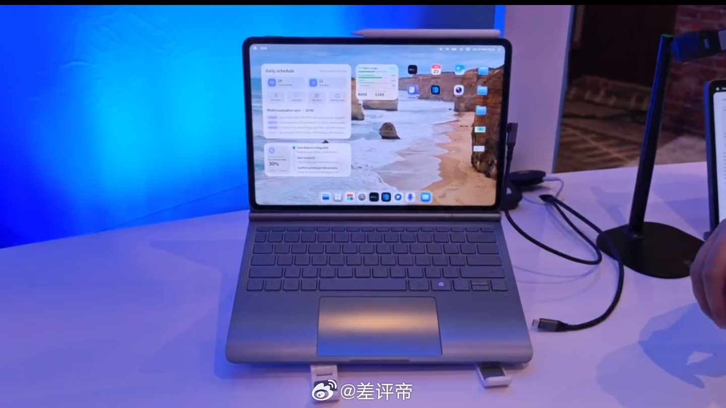 这两天看骁龙峰会，最戳我的一句：AI 正从应用驱动转向意图驱动。

说人话就是——以前得我自己想清楚步骤、再在几个 App 之间来回跳；以后更可能是把目标说出口，手机自己理解场景、拆解任务、协调着完成。

而做到这点，光堆一个 NPU 并不够。CPU 负责任务规划与调度，NPU 承担高效推理，GPU 开始参 ​