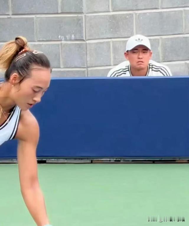 男子（中国大陆）大满贯最佳战绩
 
本次美网目前中国选手方面，‌吴易昺已晋级32强‌，他首轮3-0胜沃尔顿，次轮3-0胜达克沃斯，下轮将对阵阿尔卡拉斯。 另一位选手布云朝克特首轮3-0爆冷淘汰12号种子霍达尔，晋级第二轮，尚未打进32强。‌‌
而之前中国男网最佳战绩如下：
1、吴易昺
2023年美网