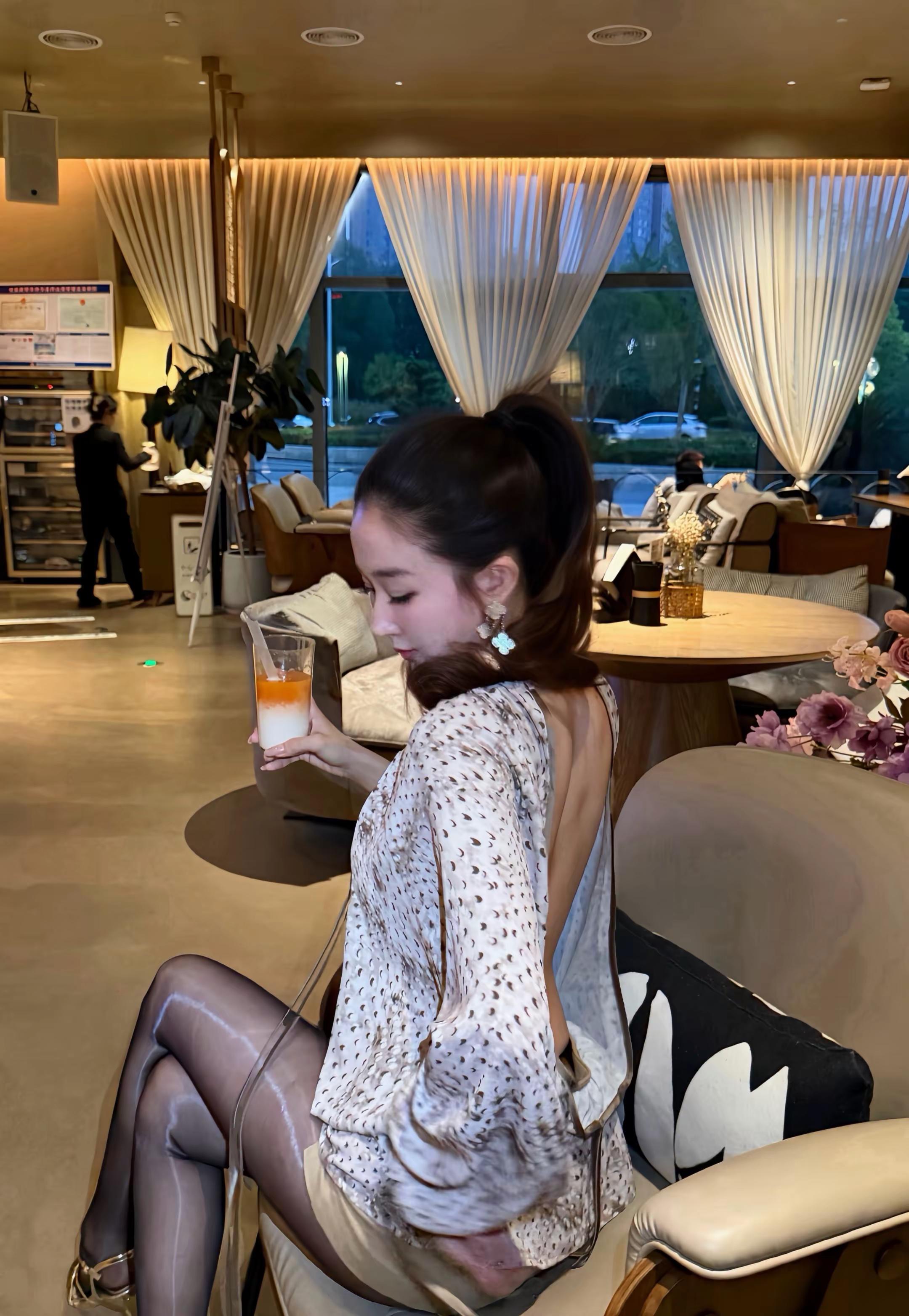 <p>姐系穿搭 <!--{img:0}--><!--{img:1}--...