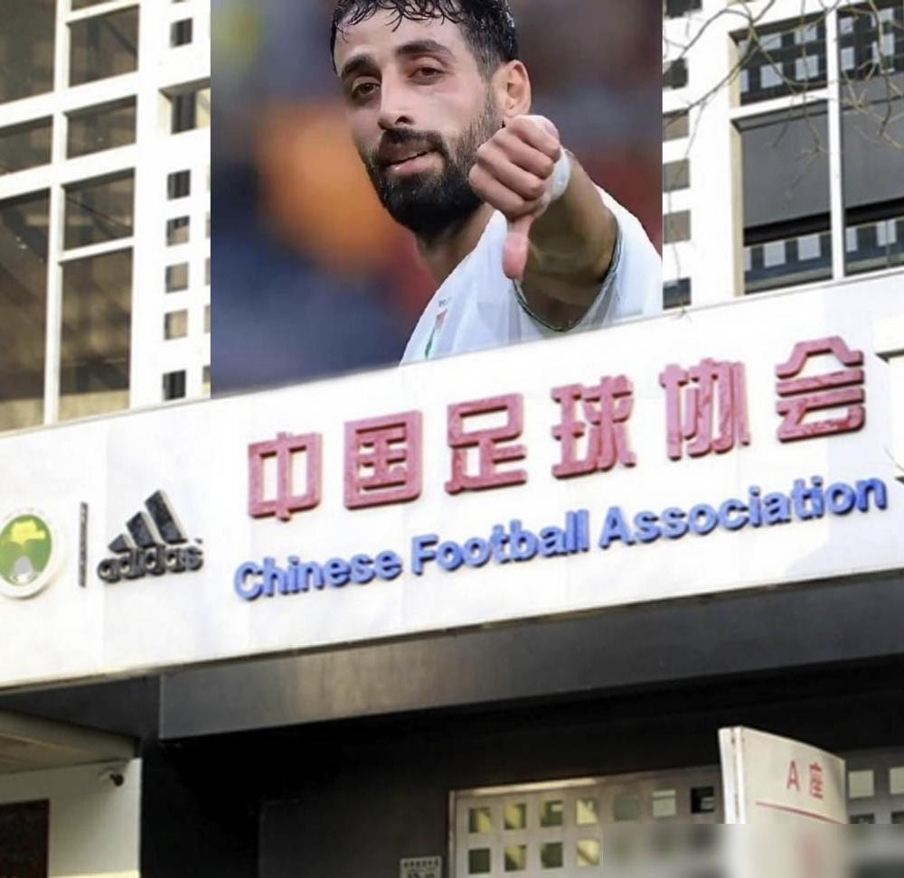 0比5输巴勒斯坦，人家球员还做了个羞辱手势。有人提议把这张照片打印出来，直接挂足协大楼门口。
就挂那，让进出的人天天看。
同一时间，男足亚运队拿了铜牌，U16在集训，U17女足要去踢世界杯。看着挺热闹，但国家队这盆冷水泼下来，透心凉。
巴勒斯坦什么条件？我们什么条件？人家那边踢球要躲着炮弹，我