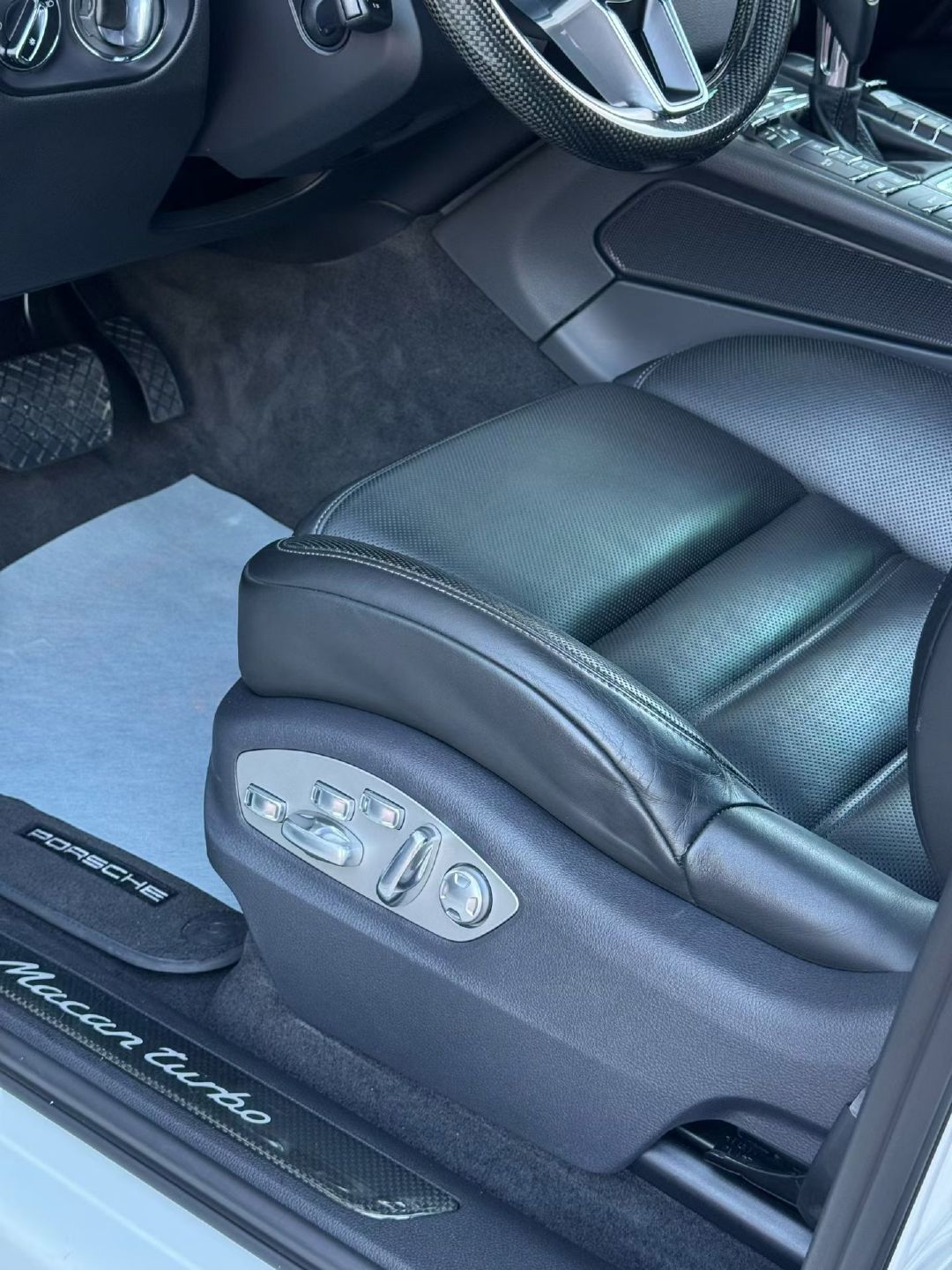 猜猜这台 Macan Turbo 的公里数  15 年上牌 当年选配价...