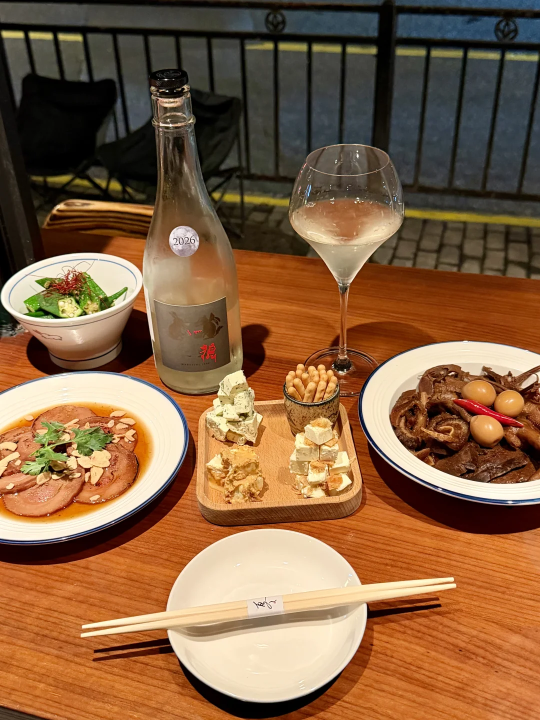 淮海路街边小酒馆，秋夜治愈感拿捏了