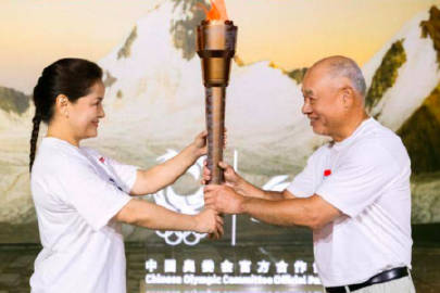 【中国奥委会与李宁品牌联合发布第20届亚运会中国体育代表团领奖装备】<...