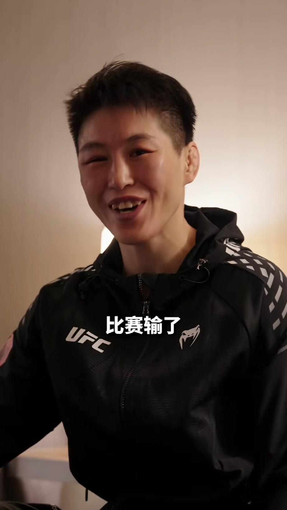 UFC头条主赛王聪输了错失金腰带。看来UFC金腰带的水还是很深的。[泪奔][泪奔][泪奔]。这场输得心服口服。没有毛病。