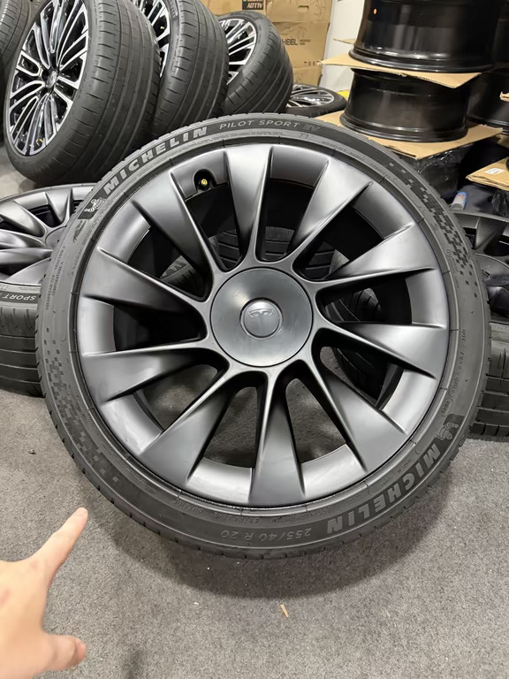特斯拉Model Y 20寸原厂拆车件轮毂米其林胎
