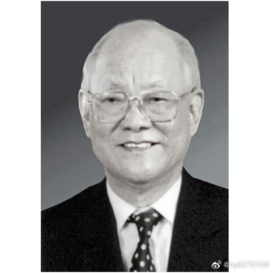 高寿。《香港著名爱国教育家与社会活动家吴康民辞世》香港特区行政长官李家超曾赞扬吴康民是香港爱国教育的先驱、爱国阵营重量级元老，更是德高望重的教育家。 ​