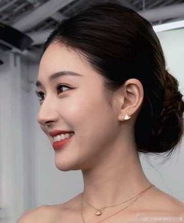 好完美的骨相…赵露思这弧度太绝了