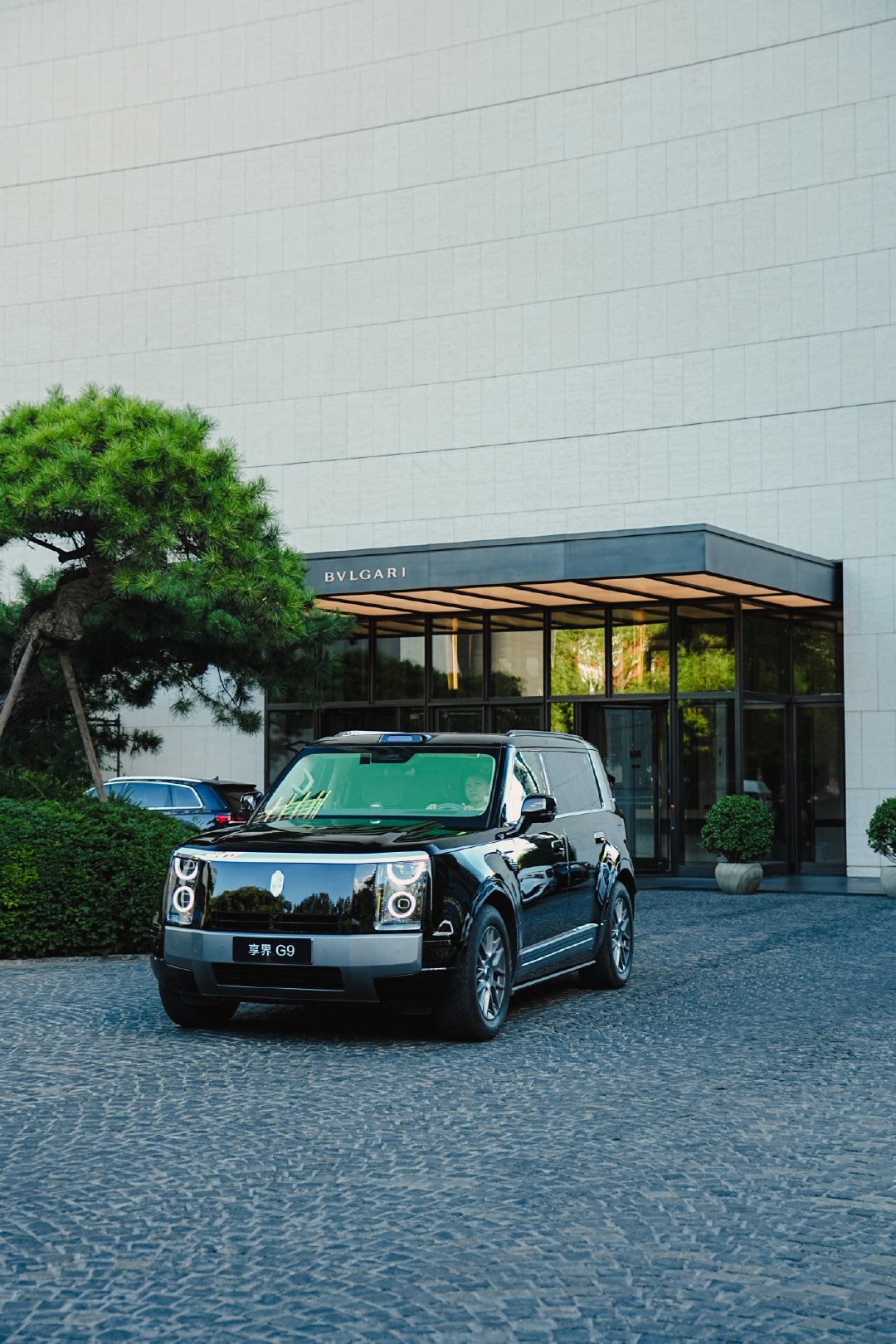 享界G9，豪华大哥感。[酷] ​