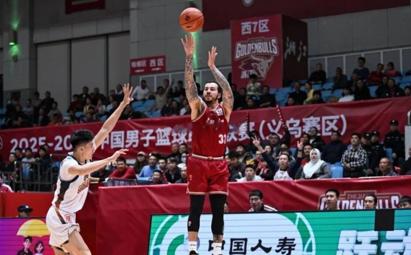 根据国内媒体人的消息，上赛季效力于CBA球队浙江队的前NBA球员盖布-...