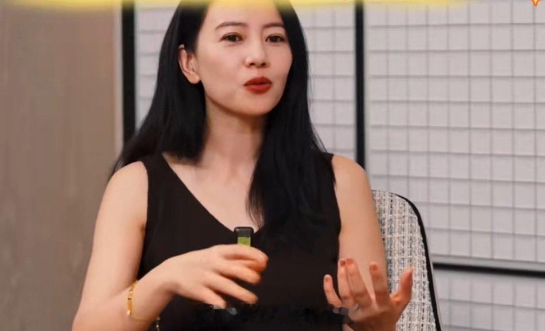 一、核心愿望：让女儿接纳离别- 日常脱敏教育：高圆圆会坦然和女儿聊起素未谋面的姥姥，将死亡作为一个日常可聊的话题，希望借此消除女儿的陌生感与恐惧感，让她明白这是每个人必然要经历的生命过程。- 培养坦