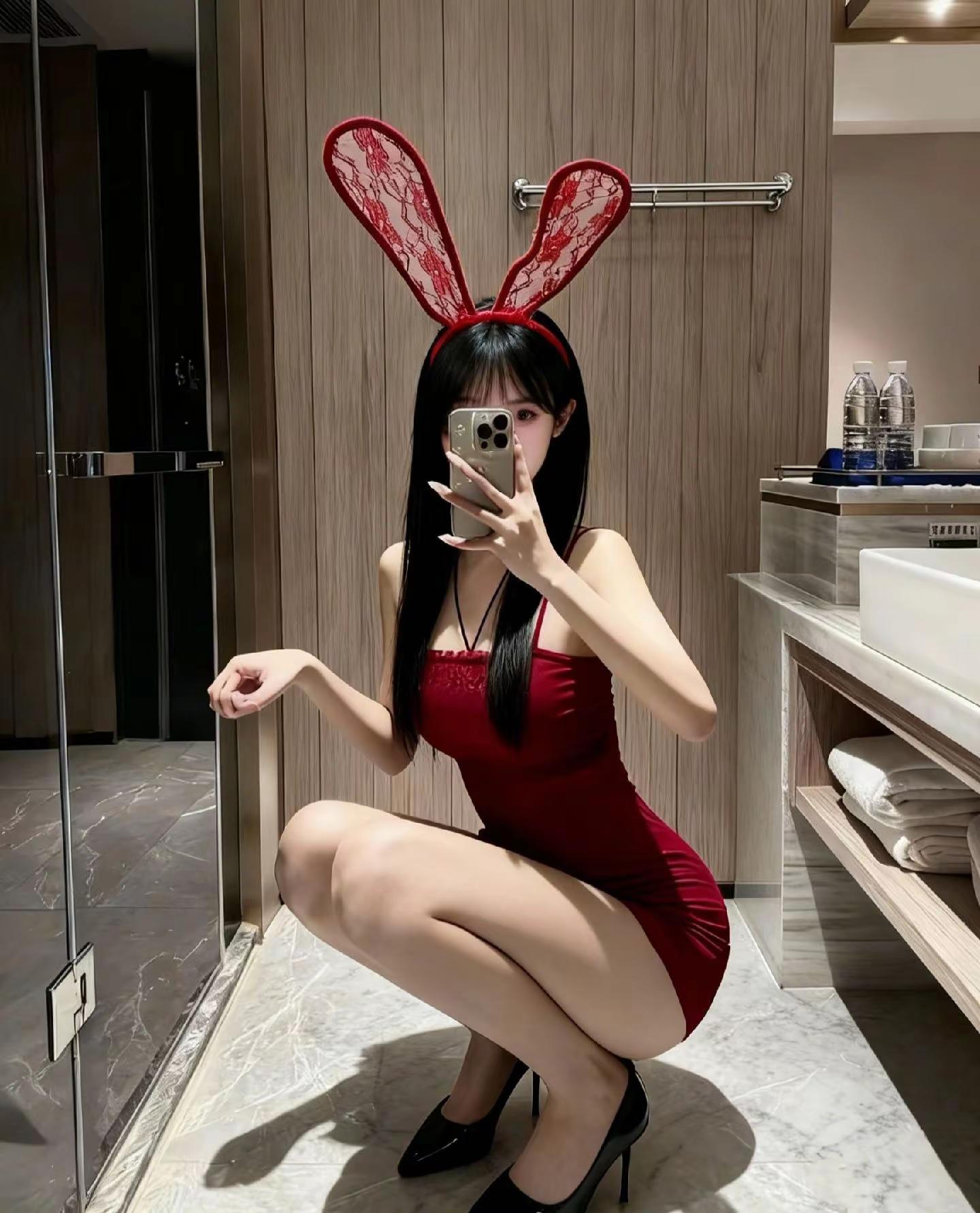 <p>黑丝 高跟鞋 无不良引导正常穿搭 <!--{img:0}--><...