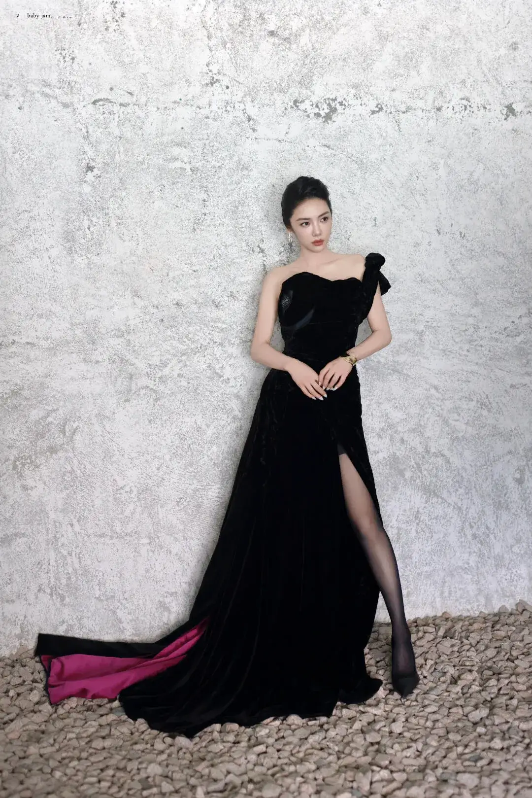 优雅黑裙，气质女神，黑白配，尽显魅力！ (蔡文静)