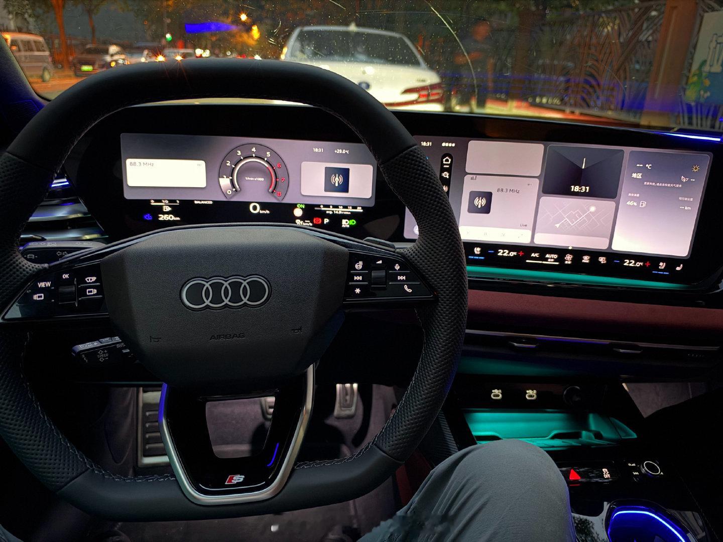 #奥迪s5avant# ，虽然不怎么运动吧，但是居然比我的 allroad 更舒服……城市路况悬架舒服的有点过头了，高速舒适巡航专用车，非常适合在相距两三百公里的两个城市，快速、高效、愉快的通勤 ​